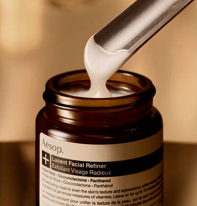 How to apply Exfoliant Visage Radieux
